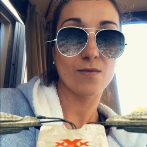 Meet your Posher, Isabel